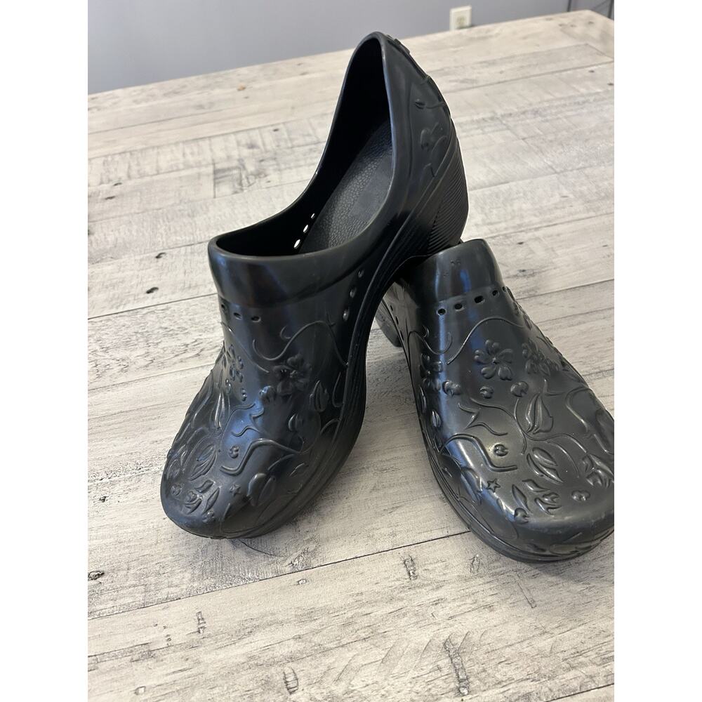 DANSKO Pixie Molded EVA Size 38 US 7.5-8 Floral‎ Embossed Clogs Shoes Black